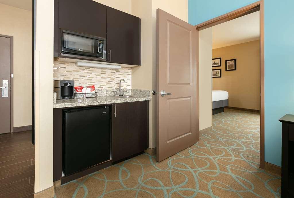 La Quinta By Wyndham Clinton Historic Route 66 Hotel Room photo